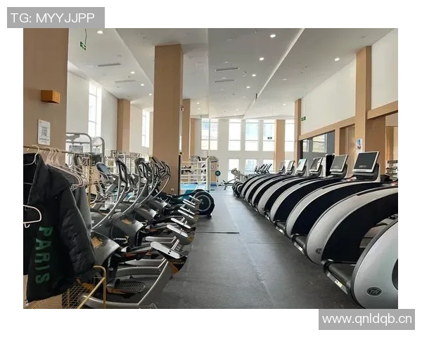 以室内泳池为核心设计，打造现代化休闲健身空间的新理念